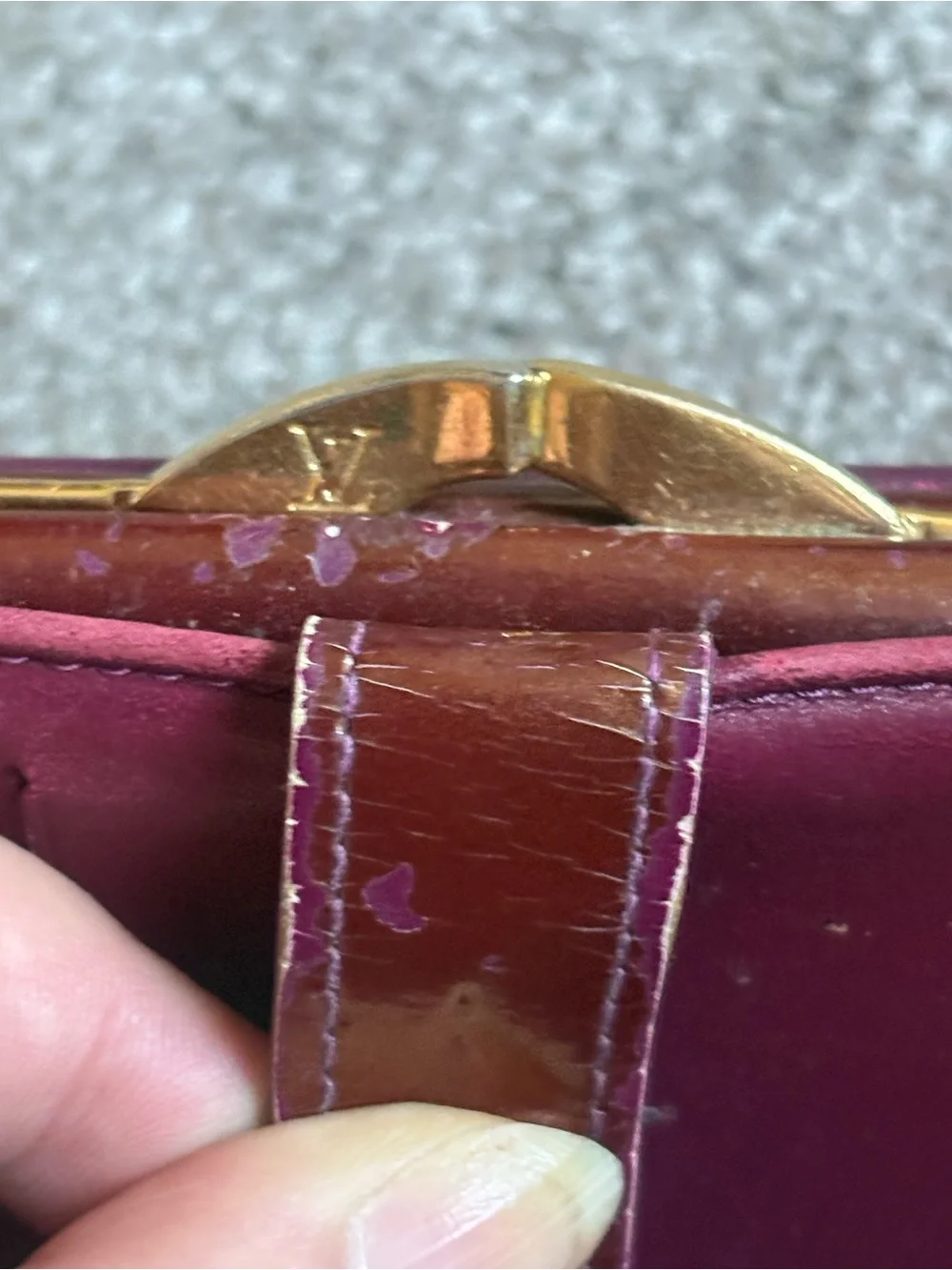 Authentic Louis Vuitton Monogram Vernis kisslock Wallet Burgundy